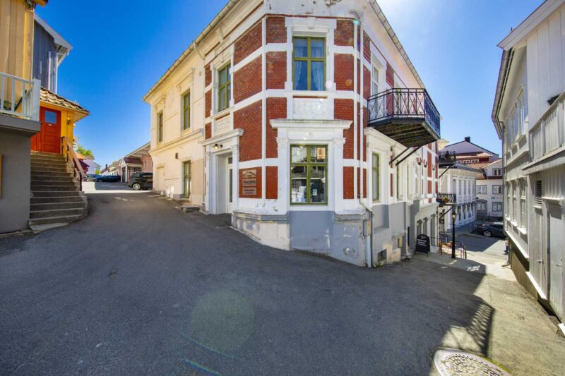 Klinikkens bygg sett fra gaten